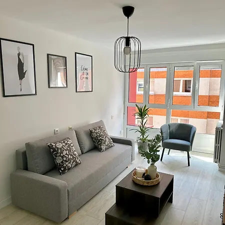 Cozy Flat 5 Mins From The 公寓
