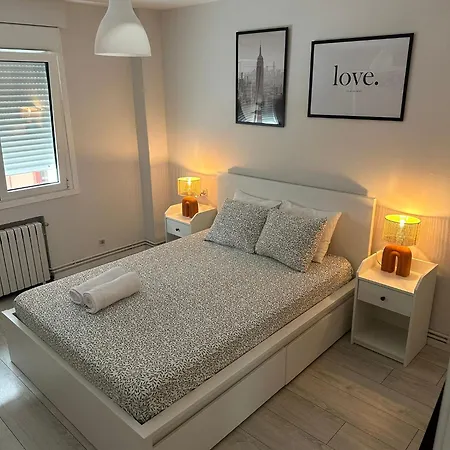 Apartmán Cozy Flat 5 Mins From The