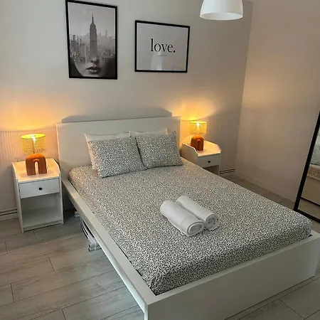 公寓 Cozy Flat 5 Mins From The *
