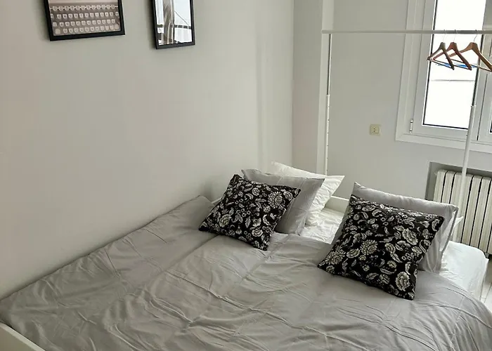 Lägenhet Cozy Flat 5 Mins From The Gijón