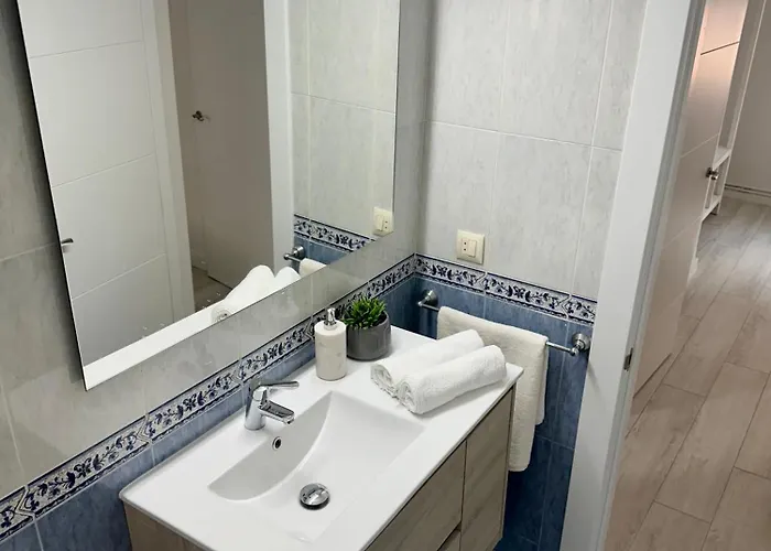 Cozy Flat 5 Mins From The Lägenhet Gijón