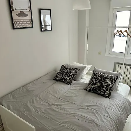 Apartment Cozy Flat 5 Mins From The Gijon