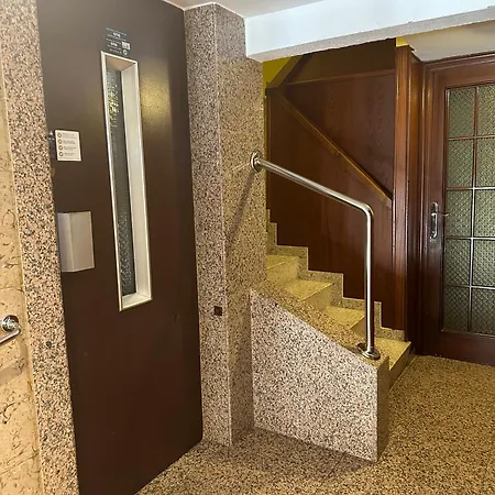 Cozy Flat 5 Mins From The 기욘