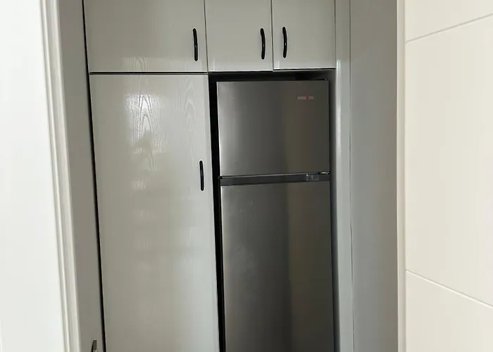 Cozy Flat 5 Mins From The *