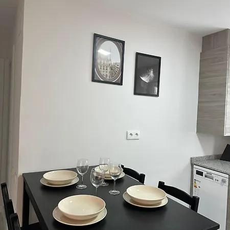 Cozy Flat 5 Mins From The Gijon