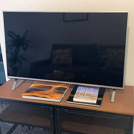 Cozy Flat 5 Mins From The